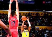 开云体育登录-包含湖人轻取马刺开启胜利之门，詹姆斯大号表现巅峰的词条