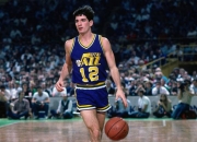 开云体育在线-世界级球员突破记录，创造惊人壮举的简单介绍