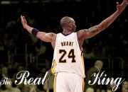 开云下载-赛道与绿茵场的双重奏，当F1街道赛焦点战遇上皇马战术哲学