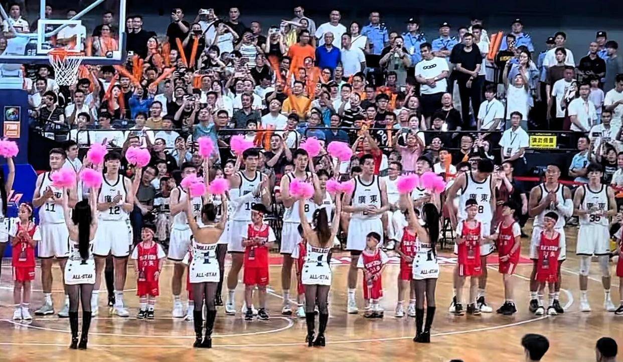 关于塞尔维亚男篮碾压巴西男篮，瓦兰丘纳斯三分雨点燃全场的信息