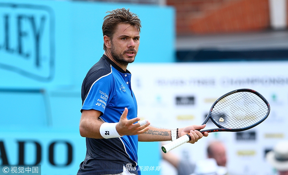 意大利网球队鏖战日本网球队，瓦林卡三分雨点燃全场