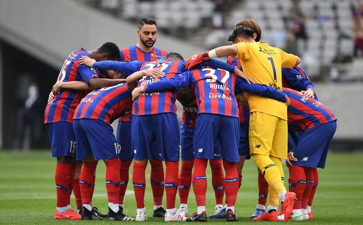 包含日职联赛前三名齐平分，冠军球队难以预测的词条