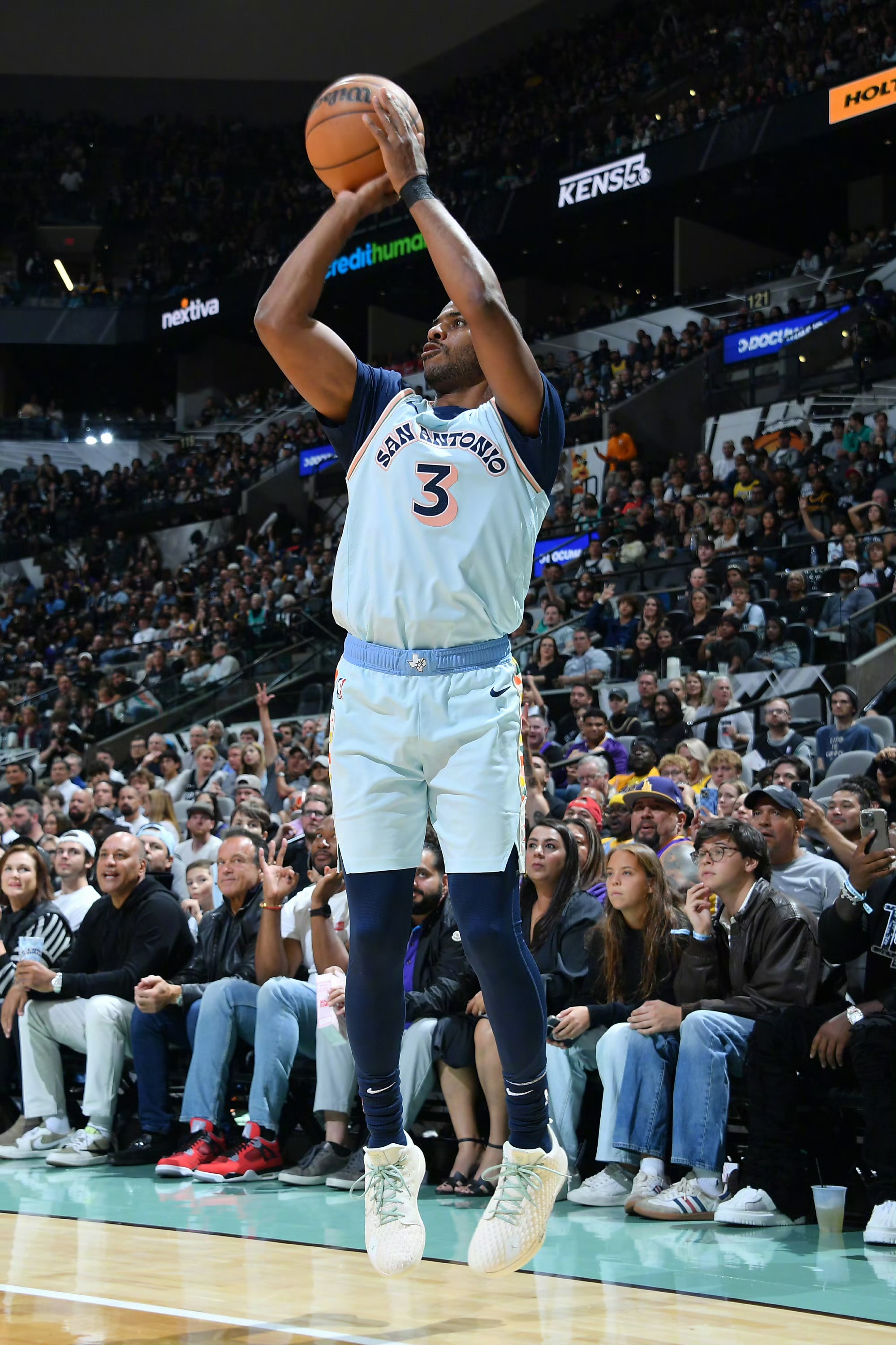 包含湖人轻取马刺开启胜利之门，詹姆斯大号表现巅峰的词条