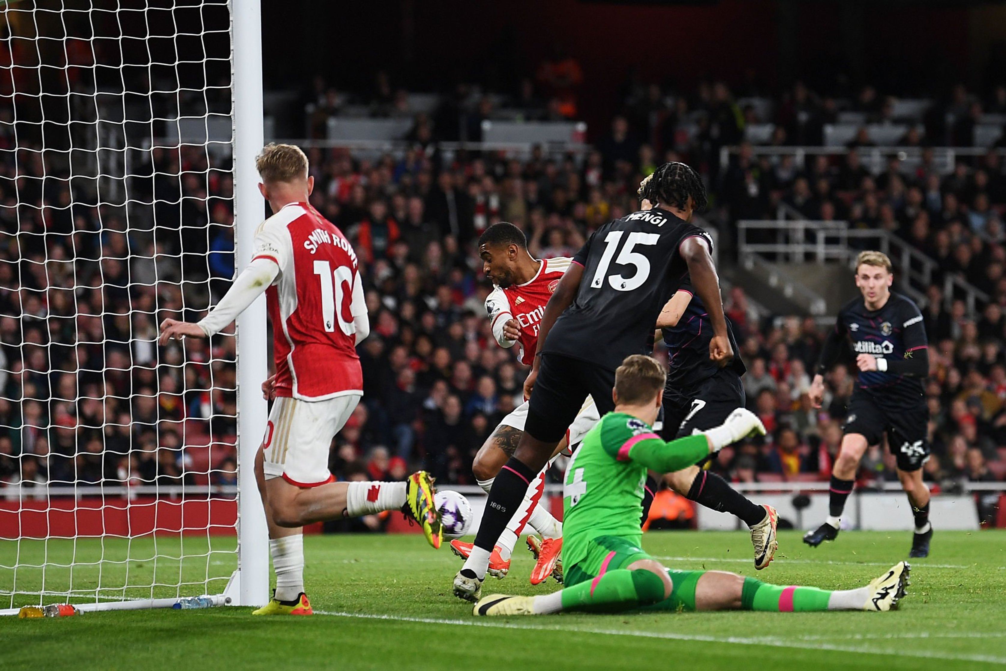 阿森纳主场不敌强敌，欧冠席位岌岌可危的简单介绍