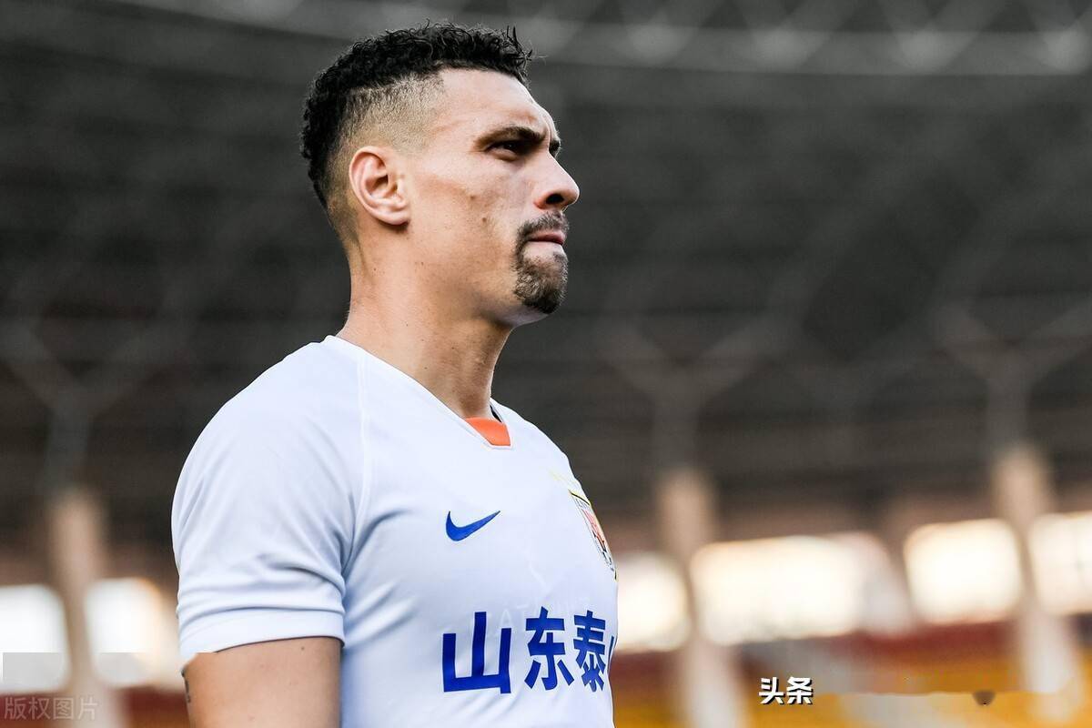 青队鏖战敌手取得胜利，晋级到淘汰赛