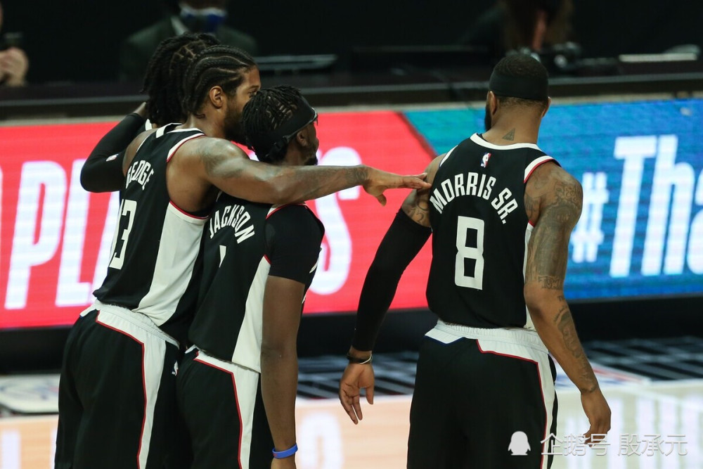 青队鏖战敌手取得胜利，晋级到淘汰赛