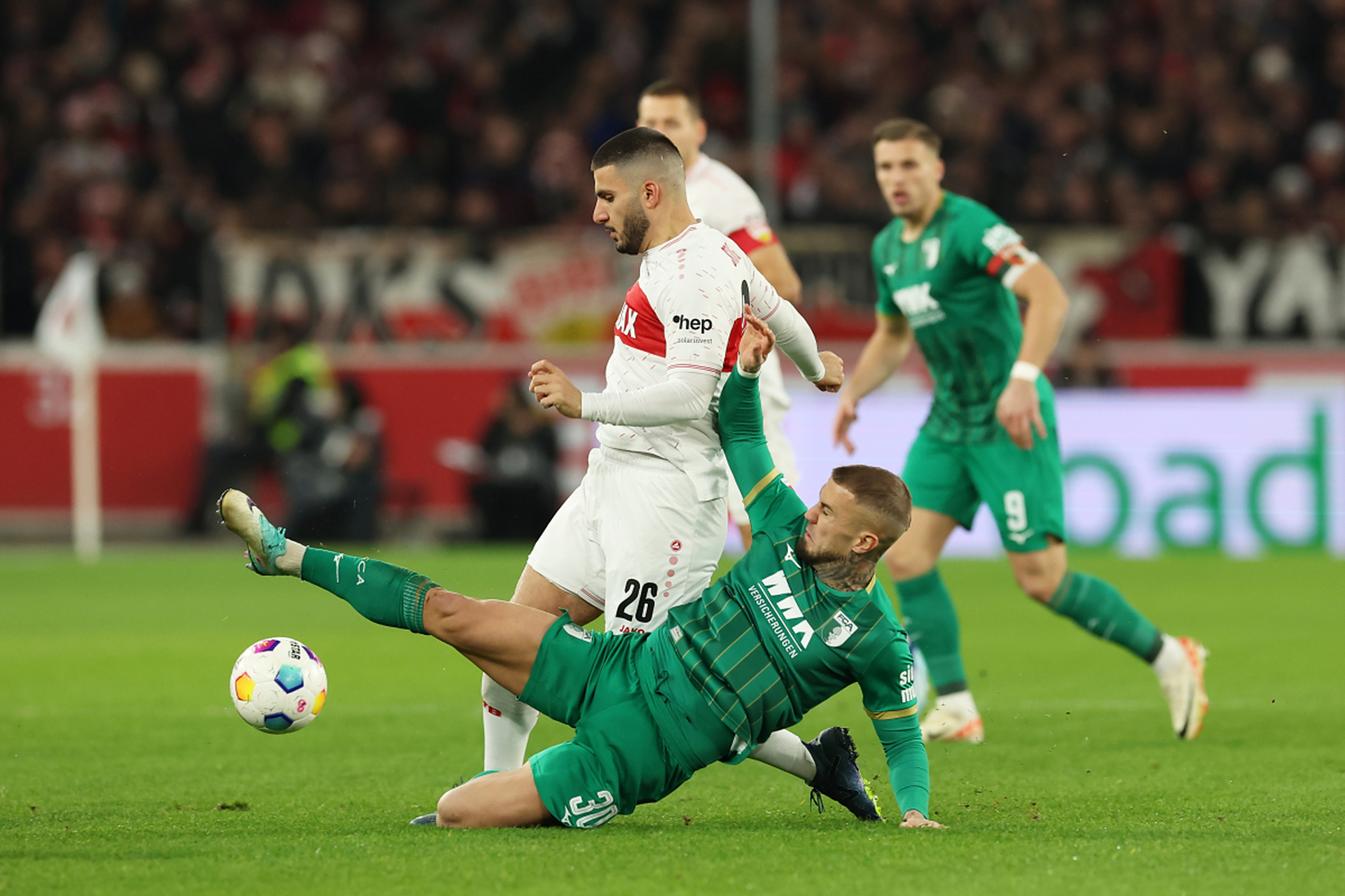 斯图加特球员在比赛中全力以赴