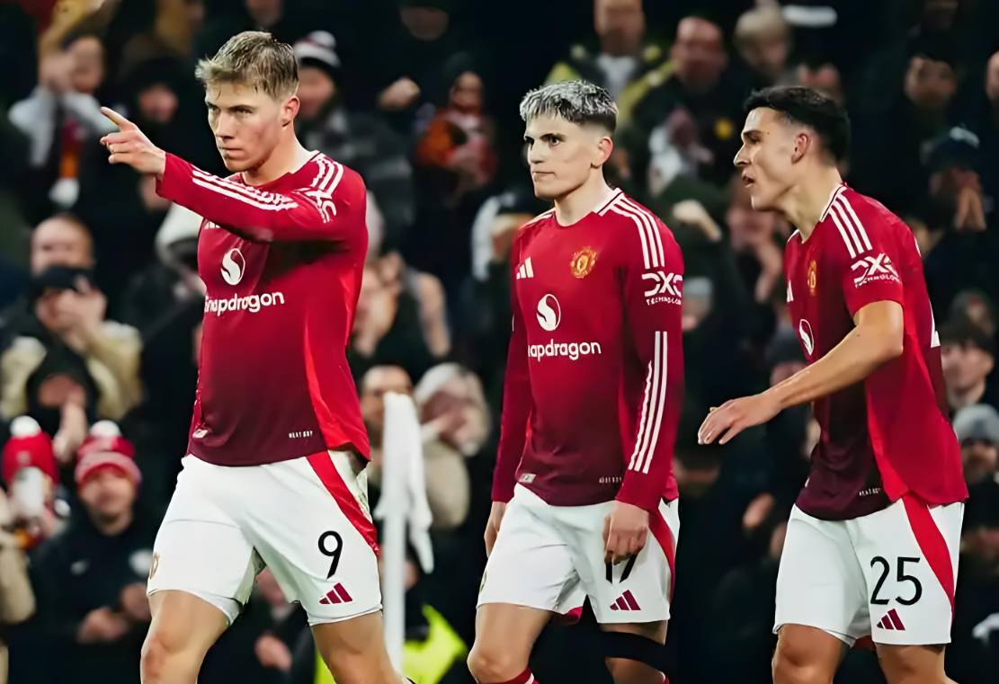 曼联再次横扫埃弗顿，继续领先