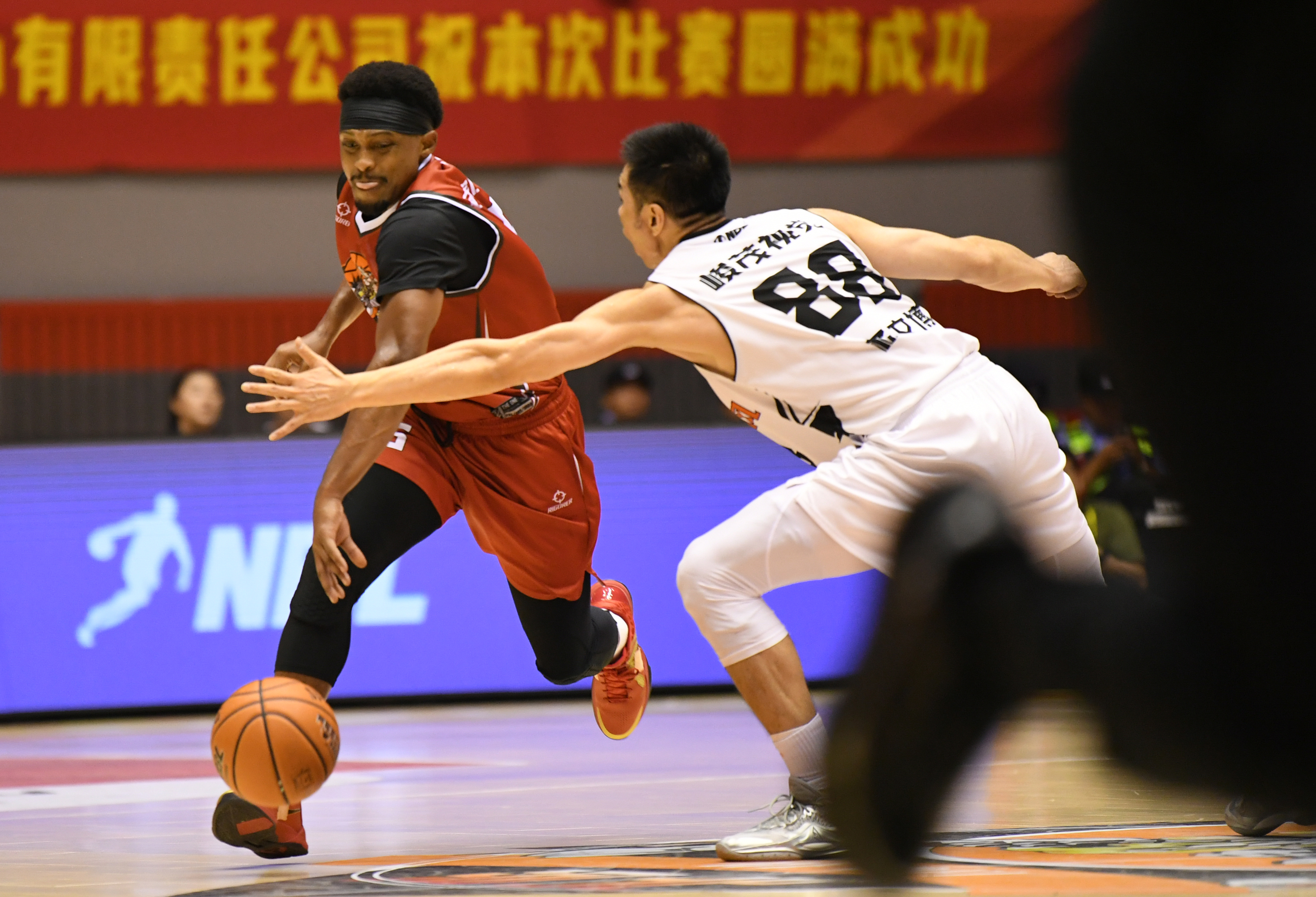 篮球赛事频次增加,球员体能面临挑战 篮球赛事频次增加,球员体能面临挑战