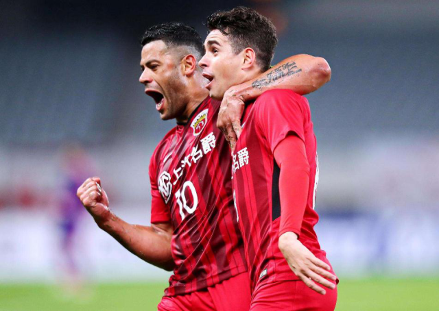 千钧一发！球队团结一心迎战豪门的简单介绍