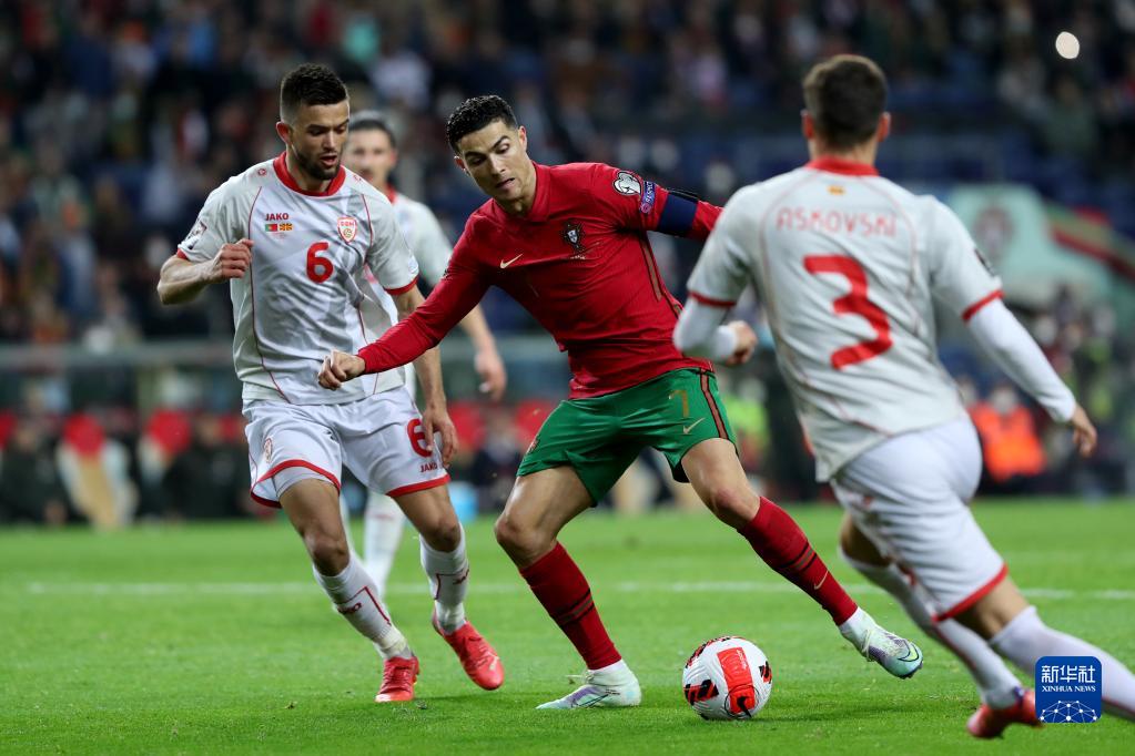 卡塔尔拳击手在决赛中力压群雄