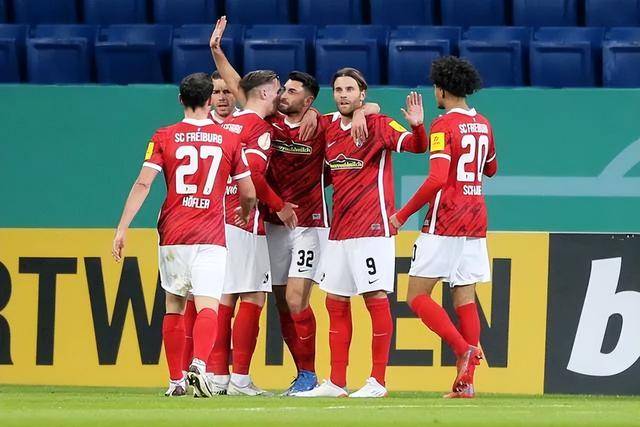 关于弗赖堡客场惨败多特蒙德，陷入降级区的信息