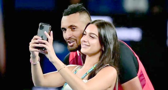 关于意大利网球队血洗法国网球队，克耶高斯打破历史纪录的信息