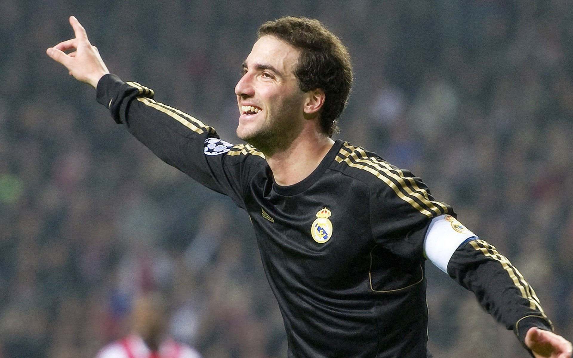 穆勒攻防转换艺术点亮晋级之路，哥伦比亚淘汰赛力克沙特背后的战术革命