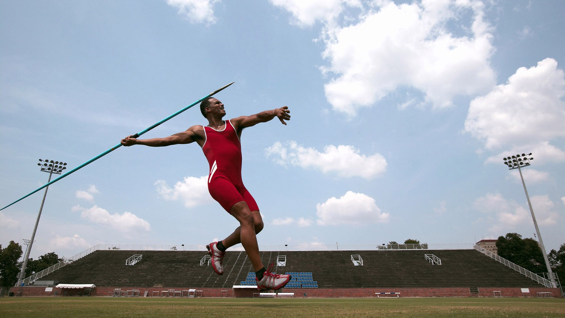 引擎轰鸣，全程高能，福克斯如何用极致转播点燃F1年度争冠之夜
